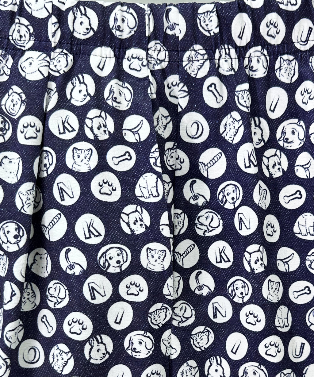 クニオコレクション(KUNIO COLLECTION)のチアフルカーブパンツ(ネイビー)。線画をアレンジした爽やかな水玉ドット柄が映える、ゆったりだけどスッキリとした綺麗なシルエットのカーブパンツ。ストレッチが効いたしなやかな素材で、さらりとした軽い履き心地のスタイルアップボトムス。