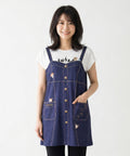 クニオコレクション(KUNIO COLLECTION)のデニムレースアップチュニック(ネイビー)。デニムのジャンパースカート風のだまし絵(トロンプルイユ)デザインに、可愛い動物たちが楽しそうに絡む愛らしいチュニック。リアルに使えるフロントポケットが便利で、さらりとした軽い着心地のストレッチ素材を使用したトップス。