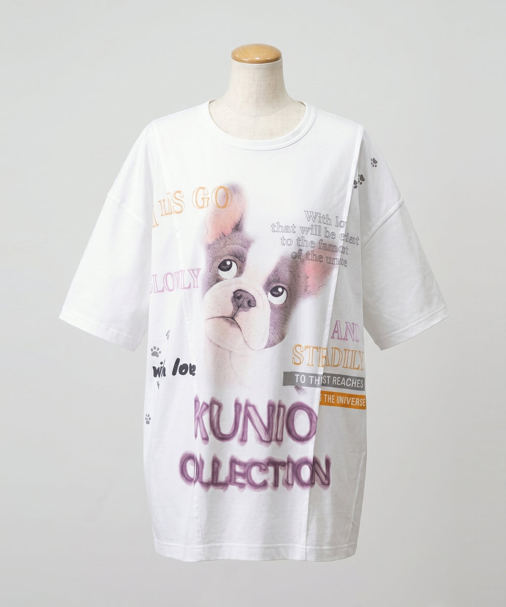 クニオコレクション(KUNIO COLLECTION)のタックT(イヌ)。フレンチブルドッグの作品をストリート調にデザインしたTシャツ。「LET’S GO SLOWLY, AND STEADILY（ぼちぼちいこか）」のメッセージを配し、さらりとした軽い着心地と気持ちの良いストレッチ性を備えた異形糸使用のトップス。
