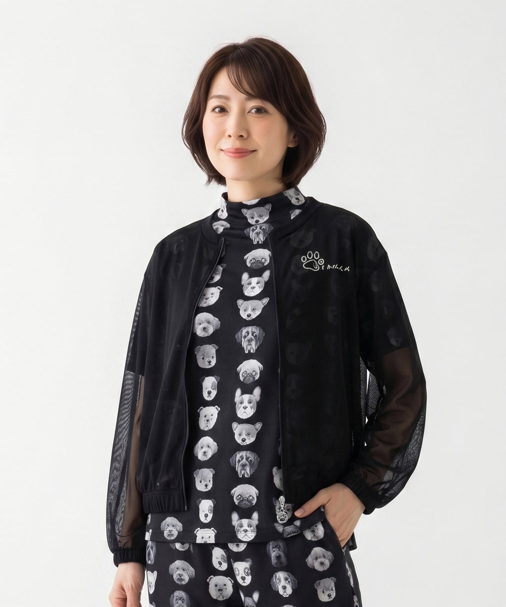 クニオコレクション(KUNIO COLLECTION)のチュールブルゾン(ブラック)。フォーシーズン大活躍の軽やかなチュール素材を使用し、UV対策や冷房対策、旅行やお出かけに最適な大人のライトアウター。ラインストーンであしらった足跡モチーフが上品な遊び心を演出する一枚。